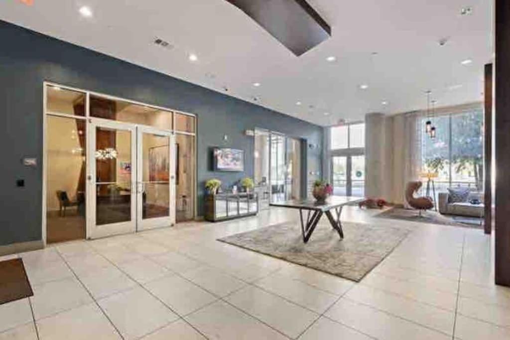 Fancy Apt Downtown. Pool. Gym. Lounge. Pet Ok 休斯敦 外观 照片